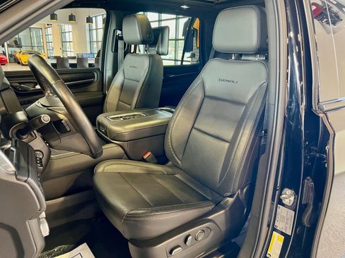 Used 2021 GMC Yukon Denali w/ Denali Premium Package image 13