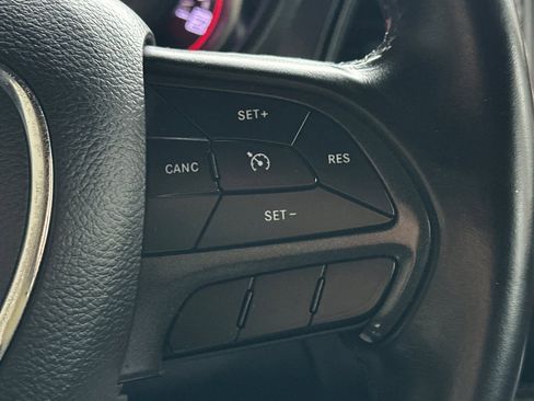 Used 2018 Dodge Challenger SXT image 31