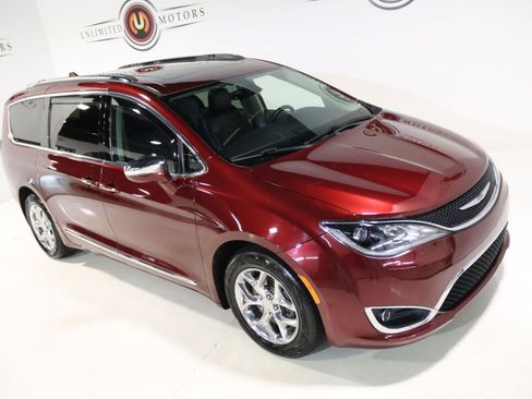 Used 2018 Chrysler Pacifica Limited FWD image 7