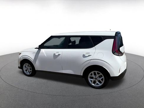Used 2025 Kia Soul LX w/ LX Technology Package FWD image 10