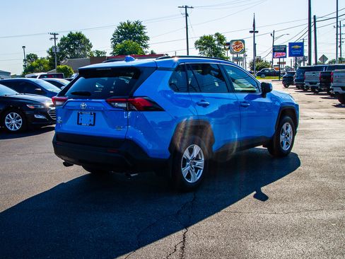 Used 2020 Toyota RAV4 XLE w/ XLE Grade Weather Package AWD/4WD image 7