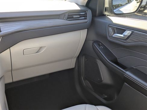 New 2026 Ford Escape SE w/ PHEV Premium Package image 19