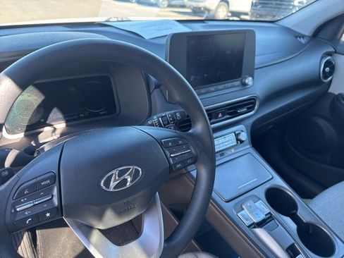 Used 2022 Hyundai Kona SEL image 15