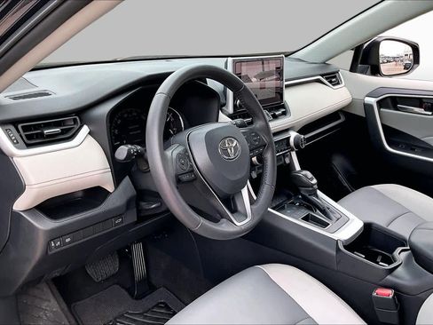 Used 2023 Toyota RAV4 XLE Premium FWD image 17