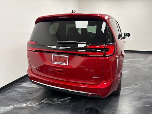 New 2026 Chrysler Pacifica Select AWD/4WD image 7