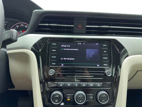 Used 2022 Volkswagen Passat 2.0T SE image 21