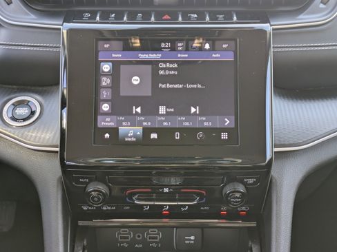 Used 2023 Jeep Grand Cherokee L Laredo image 17