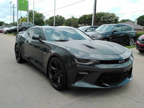 Used 2018 Chevrolet Camaro SS RWD image 4
