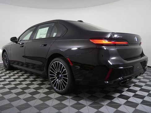 Used 2026 BMW 760i xDrive w/ Executive Package image 5