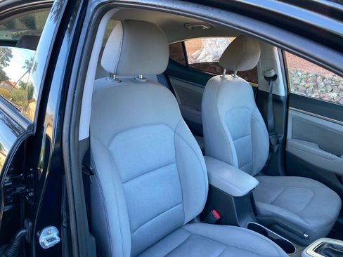 Used 2017 Hyundai Elantra SE image 43