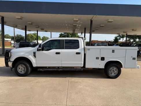 Used 2018 Ford F250 XL w/ Power Equipment Group AWD/4WD image 2