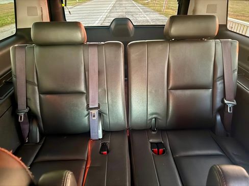 Used 2014 Cadillac Escalade ESV Premium image 19