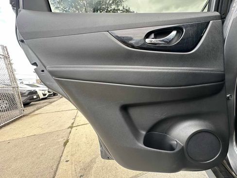 Used 2020 Nissan Rogue SL image 27