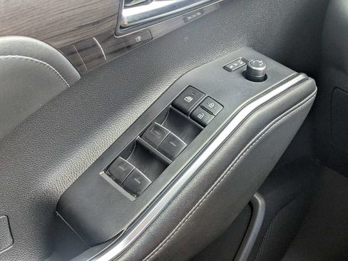 Used 2023 Toyota Highlander Limited FWD image 24