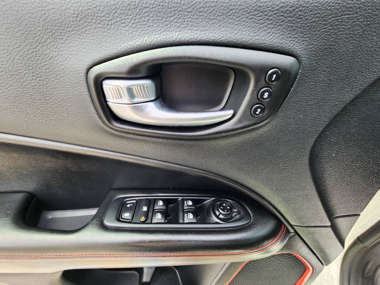 Used 2021 Jeep Compass Trailhawk w/ Sun and Sound Group AWD/4WD image 13