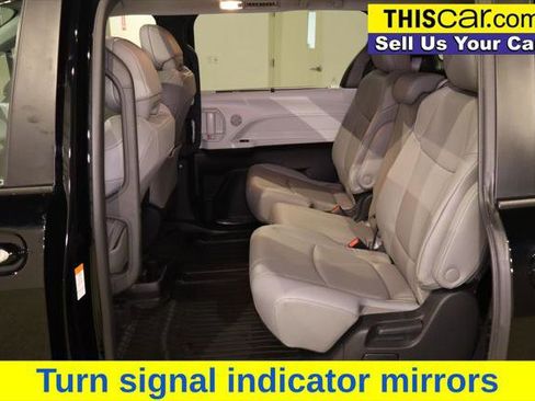 Used 2025 Toyota Sienna XLE image 22