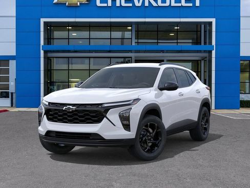 New 2026 Chevrolet Trax LT w/ Driver Confidence Package FWD image 6