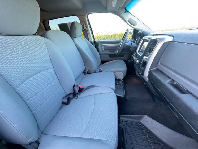 Used 2018 RAM 1500 Classic SLT AWD/4WD image 32