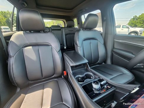 New 2025 Jeep Grand Cherokee Limited w/ Black Appearance Package image 34