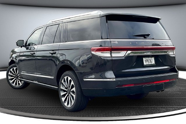 Used 2023 Lincoln Navigator L Reserve AWD/4WD image 7
