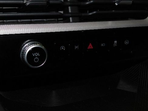 Used 2025 Ford Explorer Active w/ Active Comfort Package image 23