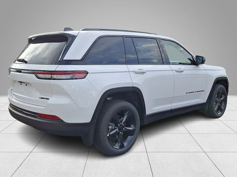 New 2025 Jeep Grand Cherokee Limited w/ Black Appearance Package image 4