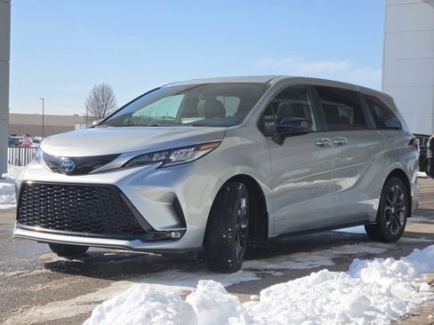 Used 2021 Toyota Sienna XSE image 20