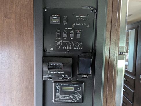 Used 2017 Ford E-450 and Econoline 450 Super Duty w/ Motorhome Prep Package RWD image 36