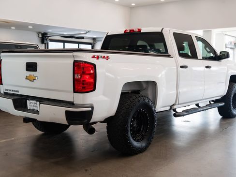 Used 2018 Chevrolet Silverado 1500 Custom w/ Custom Value Package AWD/4WD image 4