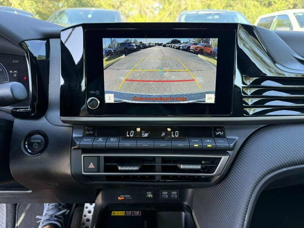 Used 2026 Toyota Camry SE FWD image 6