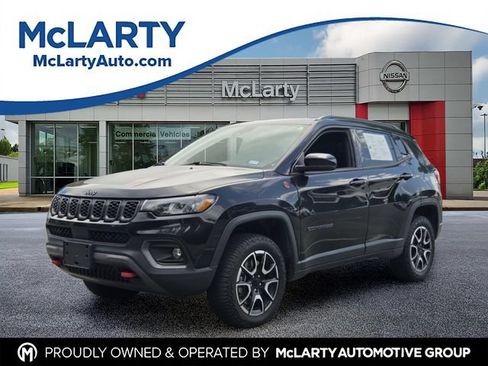 Used 2024 Jeep Compass Trailhawk AWD/4WD image 1
