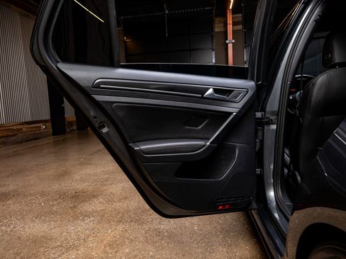 Used 2018 Volkswagen Golf R 4-Door image 33