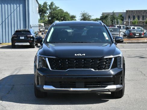 Used 2024 Kia Sorento S FWD image 2