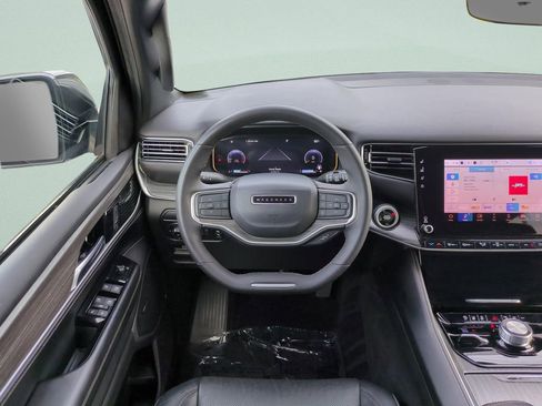 Used 2023 Jeep Wagoneer L Series II AWD/4WD image 12