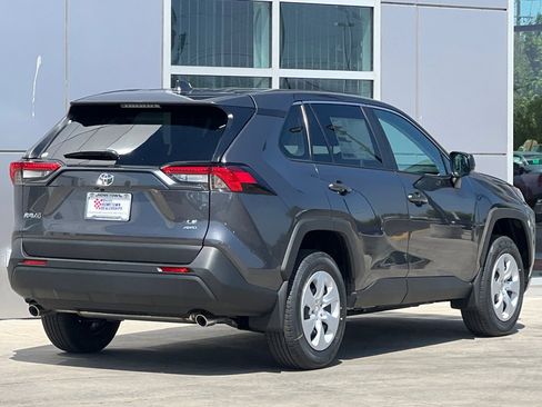 Used 2025 Toyota RAV4 LE AWD/4WD image 4