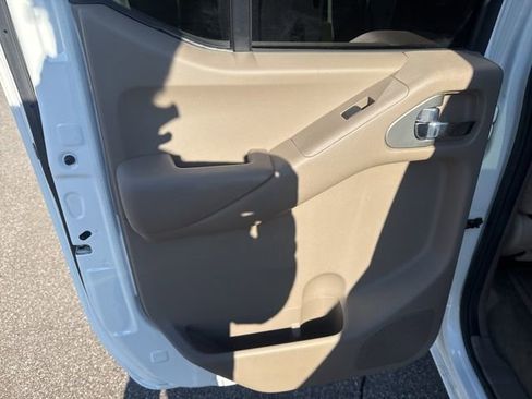 Used 2015 Nissan Frontier SV w/ SV Value Truck Package image 12