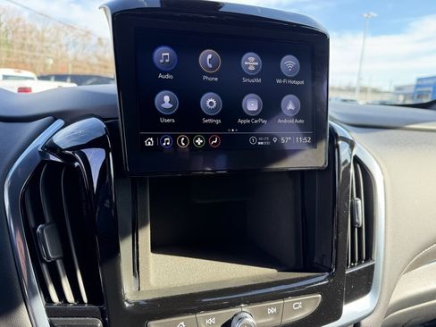 Used 2022 Chevrolet Traverse LT image 13