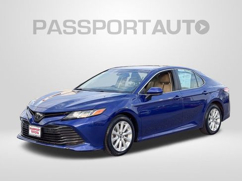 Used 2018 Toyota Camry LE image 1