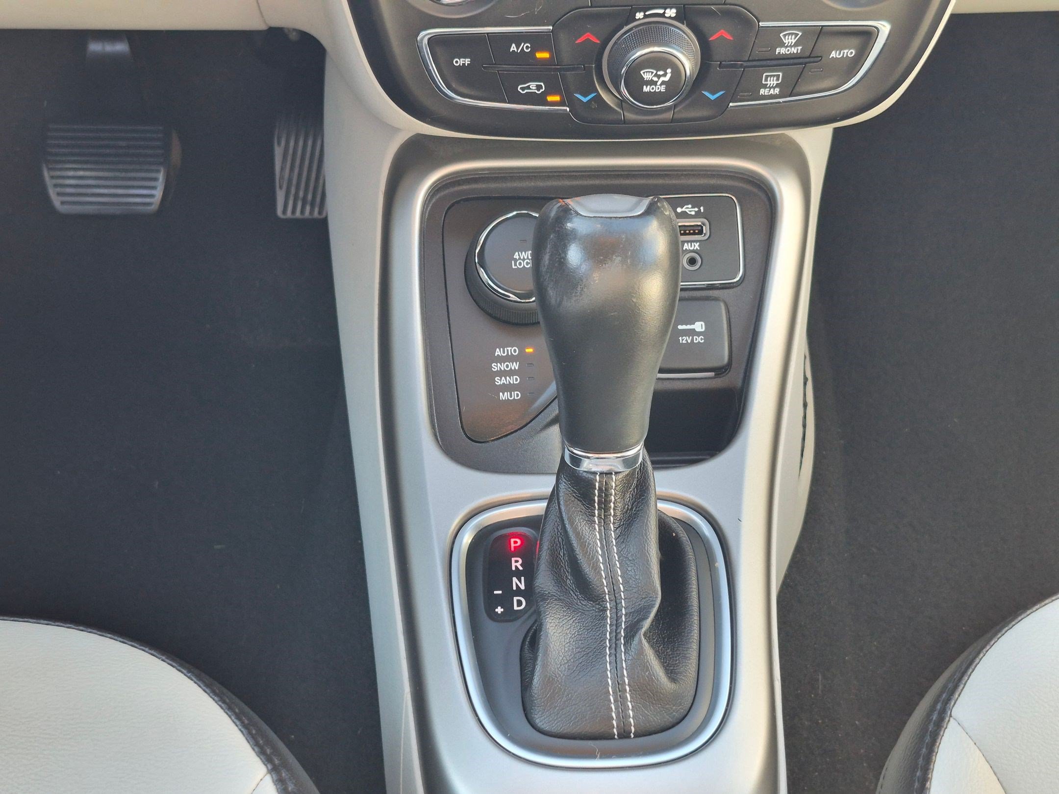 Used 2020 Jeep Compass Latitude w/ Cold Weather Group AWD/4WD image 26