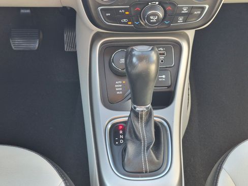 Used 2020 Jeep Compass Latitude w/ Cold Weather Group AWD/4WD image 26