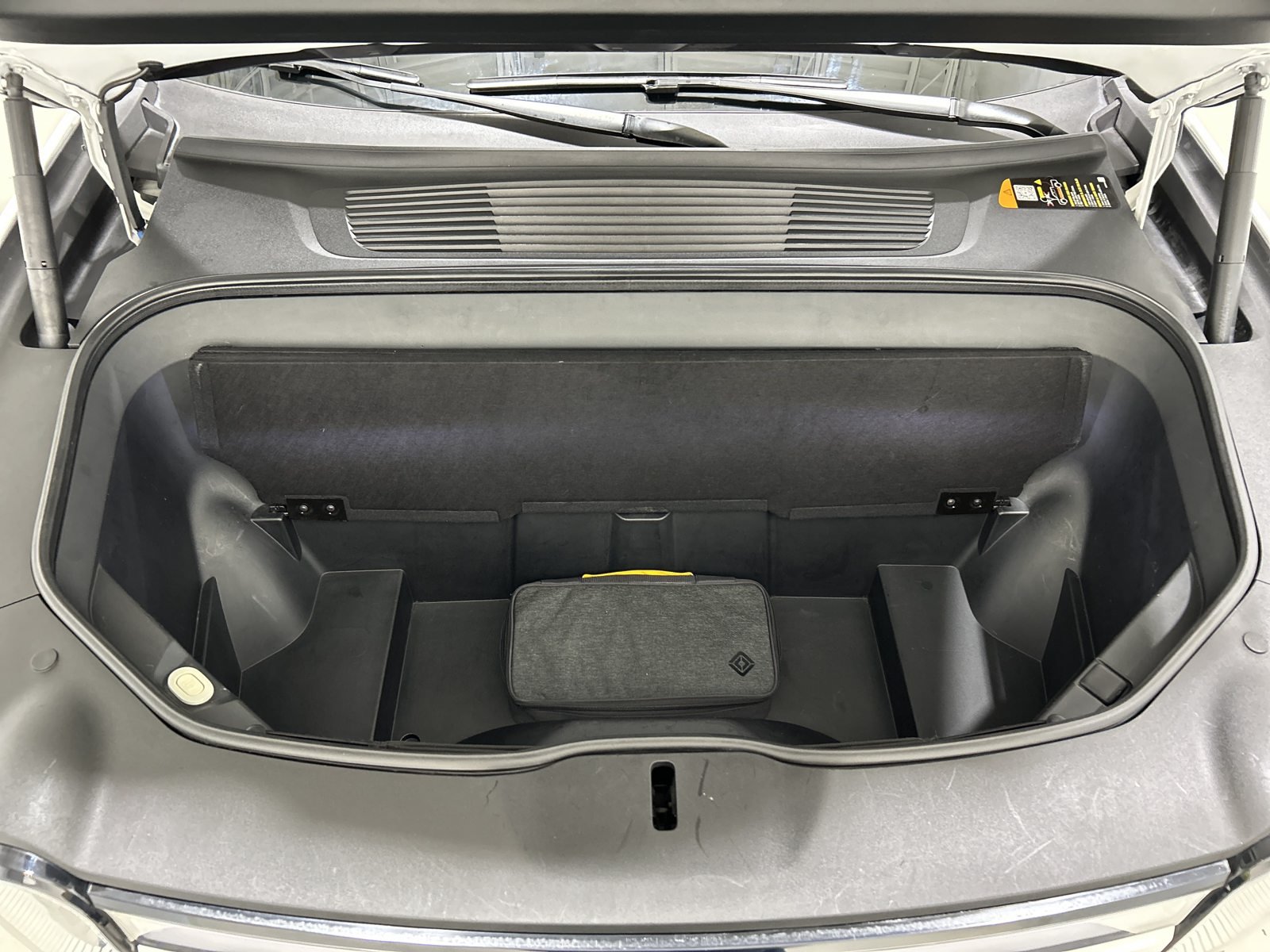 Used 2022 Rivian R1T Adventure AWD/4WD image 14