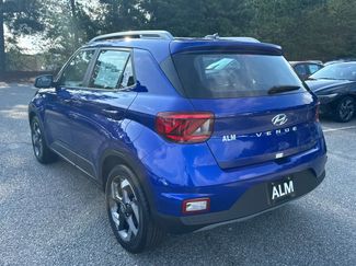 New 2025 Hyundai Venue SEL video 3