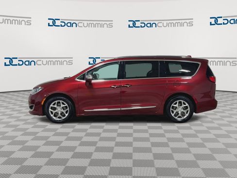 Used 2018 Chrysler Pacifica Limited image 5