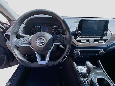 Used 2023 Nissan Altima 2.5 SV FWD image 7