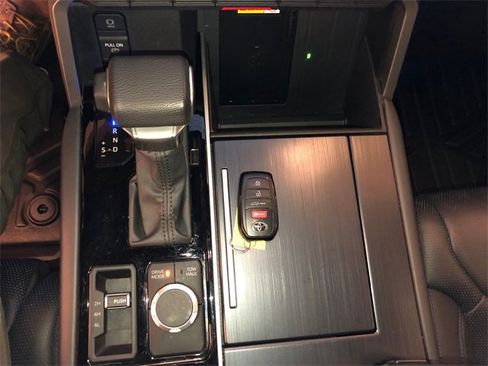 Used 2024 Toyota Tundra Platinum image 24