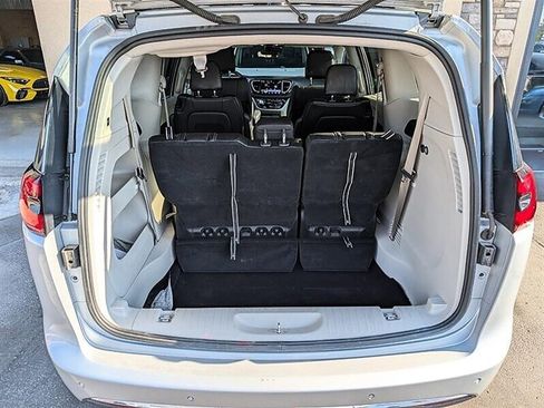 Used 2024 Chrysler Pacifica Touring-L FWD image 30