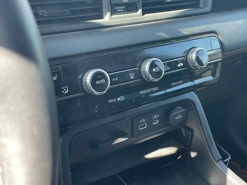 Used 2025 Honda Pilot TrailSport image 11