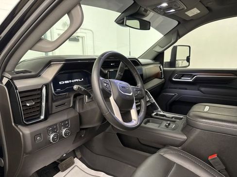 Used 2025 GMC Sierra 2500 Denali w/ Snow Plow Prep/Camper Package AWD/4WD image 15