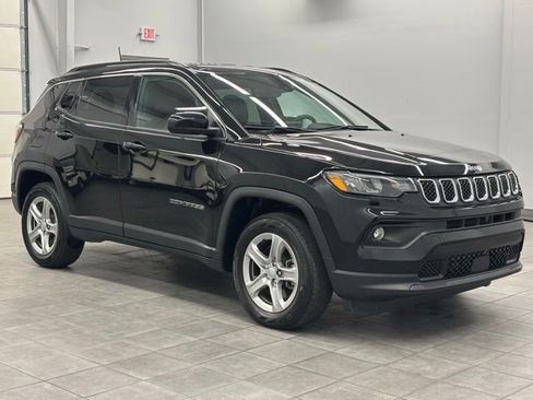 Used 2023 Jeep Compass Latitude w/ Convenience Group image 1