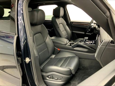 Certified 2023 Porsche Cayenne Platinum Edition AWD/4WD image 19